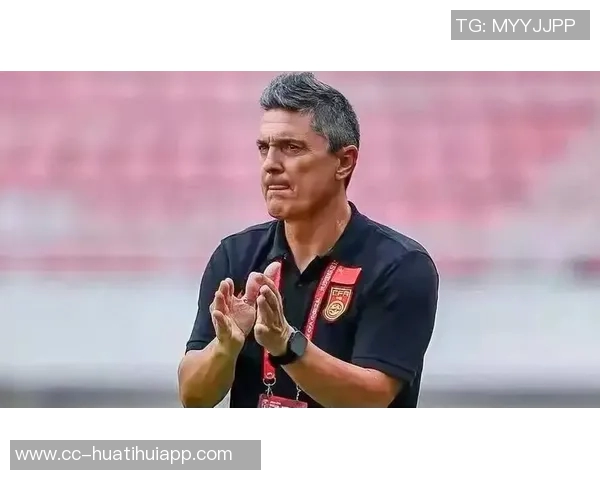 U22国足主帅安东尼奥亲临现场考察海牛与三镇的精彩对决 U22国足主帅安东尼奥亲临现场考察海牛与三镇的精彩对决