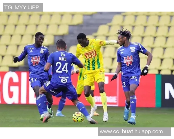 巴黎防线失误频频潘尼切利再进一球斯特拉斯堡扩大领先优势 巴黎防线失误频频潘尼切利再进一球斯特拉斯堡扩大领先优势